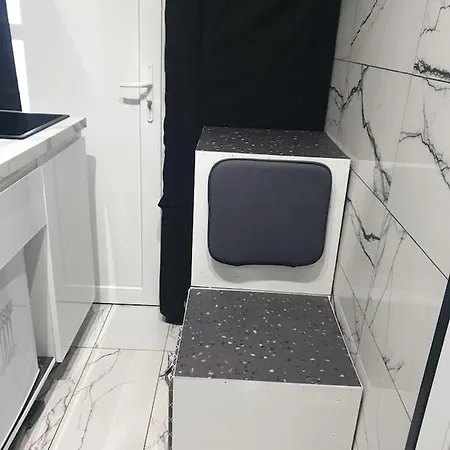 Shorty House